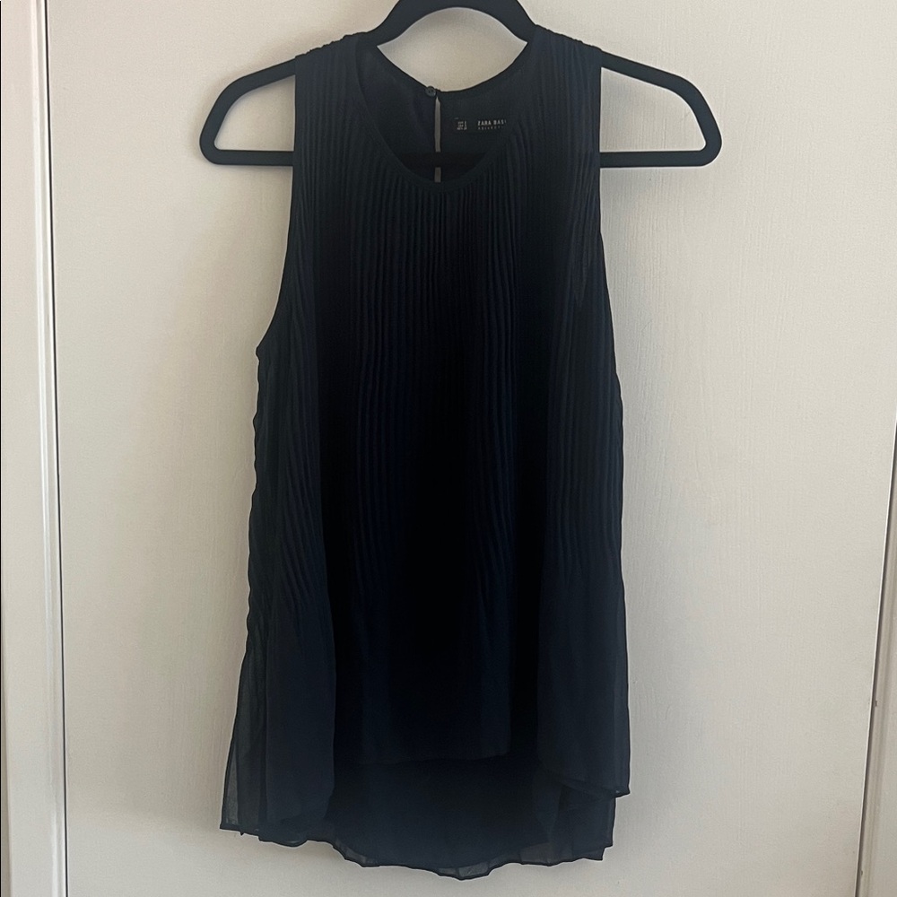 NAVY BLUE CHIFFON SLEEVELESS PLEATED HIGH LOW TANK TOP. ZARA SMALL.